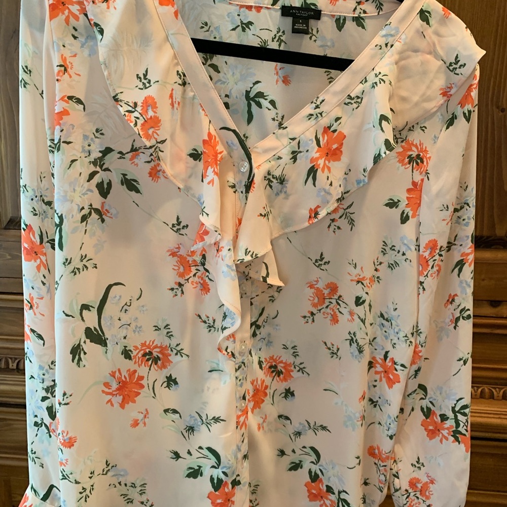 Ann Taylor Factory floral Ruffle blouse